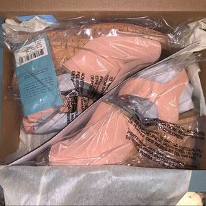 NWT TOMS Tropez suede top sandals